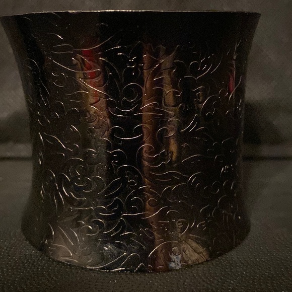 #5- Vintage Pewter engraved design cuff bracelet - Picture 4 of 8